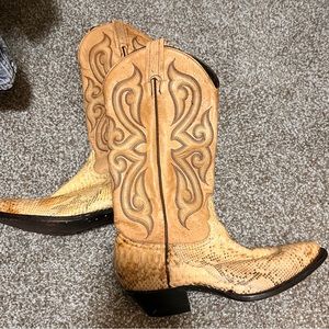 Tony Lama Size 6.5, Vintage, Snakeskin Cowgirl Boots